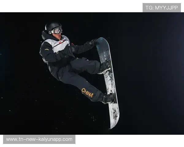 单板滑雪选手自创动作震惊全场，裁判差点跳起来