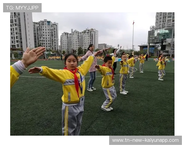 体操俱乐部推出家庭陪练视频指导家长科学辅导，体操训练营