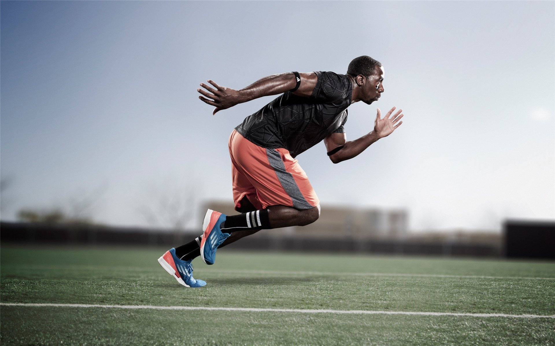 五大联赛至中层球队如何通过定位球机会差距缩窄,五大联赛的球场一样大吗